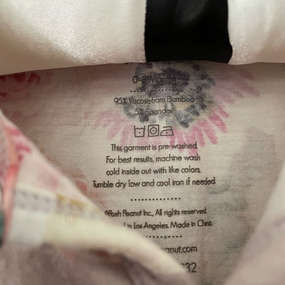 95% bamboo baby onesie πΊ - Picture 4 of 4